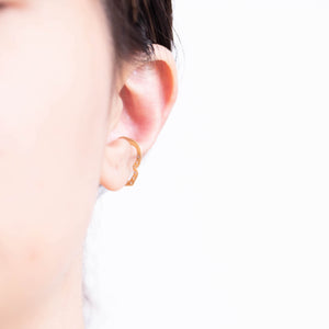 Crest lily ear cuff with diamonds