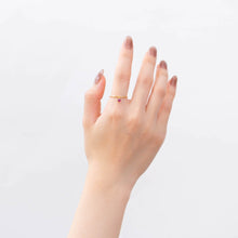 Load image into Gallery viewer, Swinging round ruby ring
