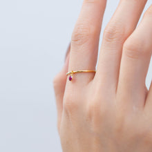 Load image into Gallery viewer, Swinging round ruby ring

