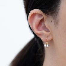 Load image into Gallery viewer, Baby Akoya pearl double pearl hook diamond earrings
