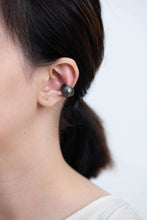 Load image into Gallery viewer, South sea black pearl ear cuff
