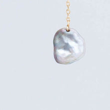 Load image into Gallery viewer, Kidney black pearl drop earrings
