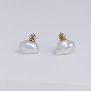 Ballon white pearl stud