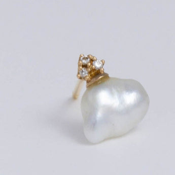 Ballon white pearl stud