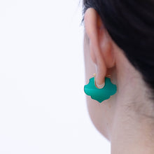 Load image into Gallery viewer, Crest green agate Damask earrings
