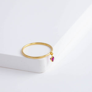 Swinging round ruby ring