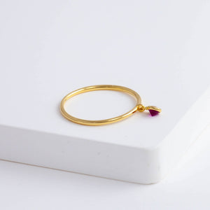 Swinging round ruby ring