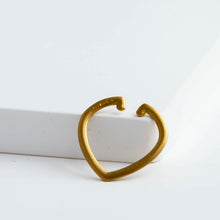 Load image into Gallery viewer, Crest spear ear cuff with diamonds
