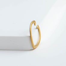 Load image into Gallery viewer, Crest spear ear cuff with diamonds
