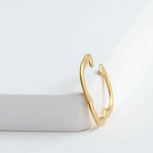 Crest lily ear cuff