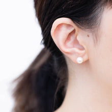 Load image into Gallery viewer, Plum flower akoya pearl earrings
