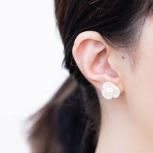 Load image into Gallery viewer, Plum flower akoya pearl earrings

