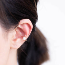 Load image into Gallery viewer, Bunny akoya pearl ear cuff
