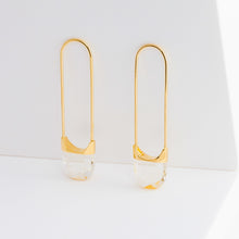 Load image into Gallery viewer, Drop oval rutilated quartz earring - Kolekto 
