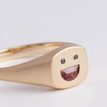 Load image into Gallery viewer, Small happy face signet ring

