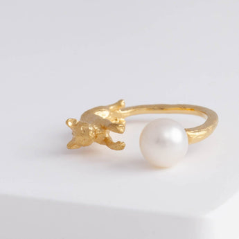 Cat and pearl ring