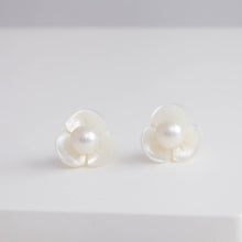 Load image into Gallery viewer, Plum flower akoya pearl earrings
