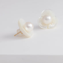 Load image into Gallery viewer, Plum flower akoya pearl earrings
