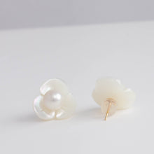 Load image into Gallery viewer, Plum flower akoya pearl earrings
