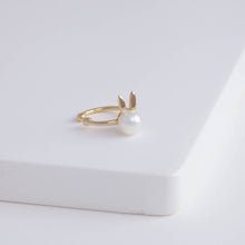 Load image into Gallery viewer, Bunny akoya pearl ear cuff
