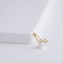 Load image into Gallery viewer, Bunny akoya pearl ear cuff
