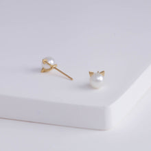 Load image into Gallery viewer, Cat akoya pearl stud
