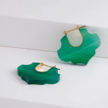 Load image into Gallery viewer, Crest green agate Damask earrings
