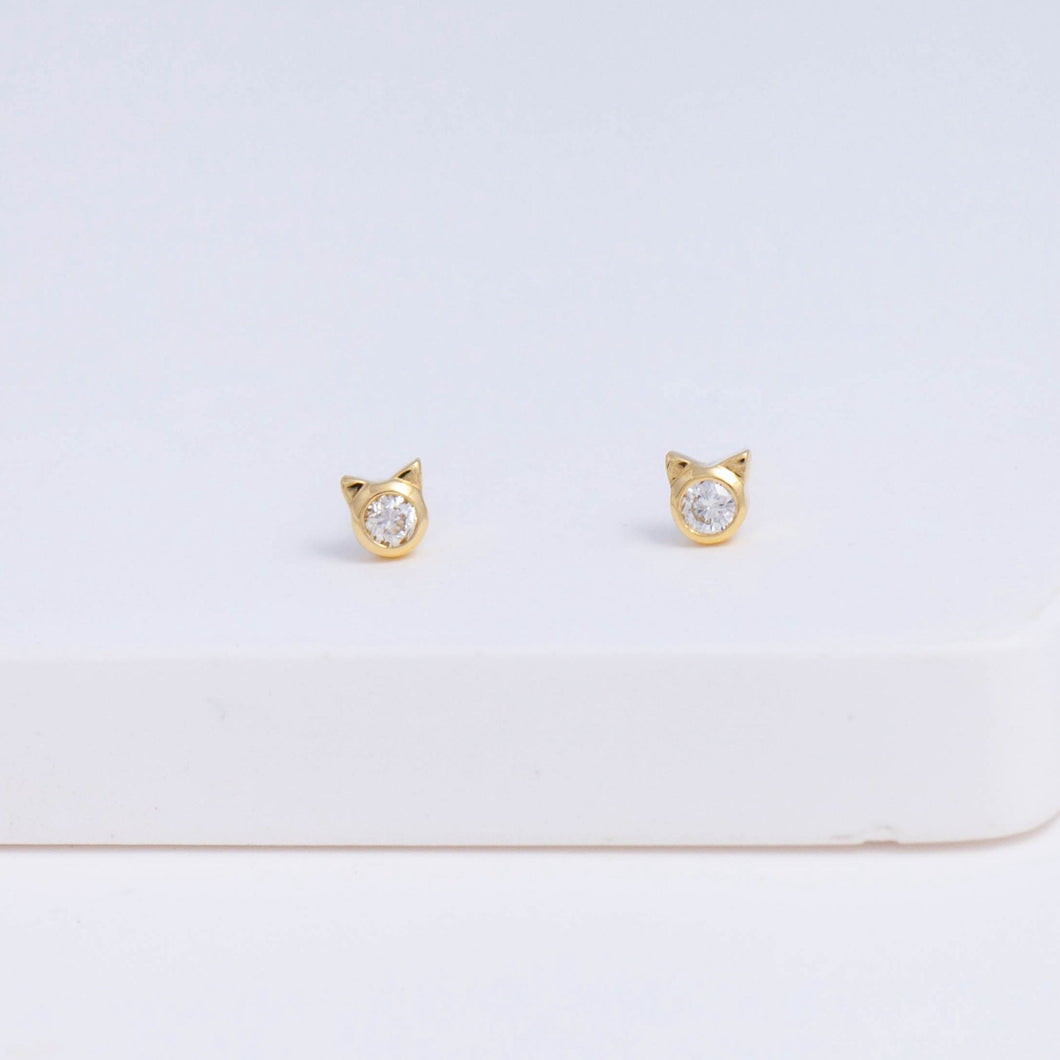 Cat diamond stud