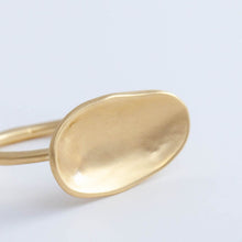 Load image into Gallery viewer, Gold petal ring
