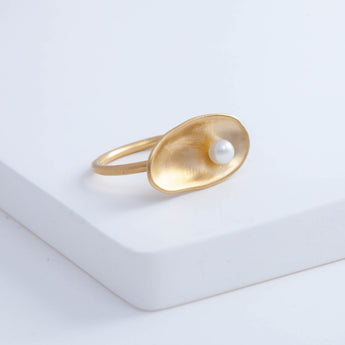 Gold petal ring with pearl