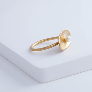 Gold petal ring with pearl