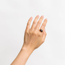 Load image into Gallery viewer, Mini rock garnet ring - Kolekto 
