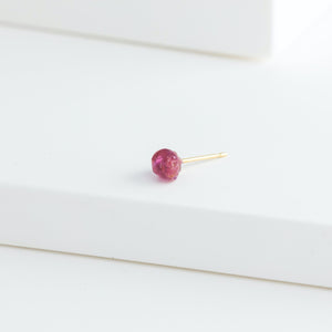 Rough stone ruby stud - Kolekto 