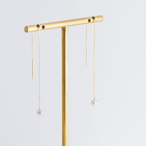 Baby Akoya pearl single pearl drop earrings - Kolekto 