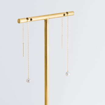 Baby Akoya pearl single pearl drop earrings - Kolekto 