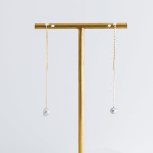 Baby Akoya pearl single pearl drop earrings - Kolekto 