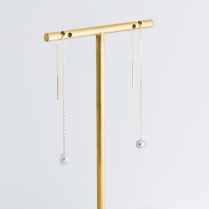 Baby Akoya pearl single pearl drop earrings - Kolekto 