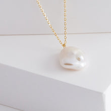 Load image into Gallery viewer, Petal single drop necklace - Kolekto 
