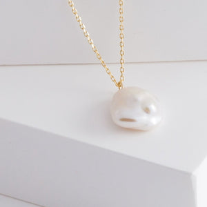 Petal single drop necklace - Kolekto 