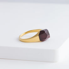 Load image into Gallery viewer, Mini rock garnet ring - Kolekto 
