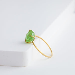 Rough stone green grossular garnet ring - Kolekto 
