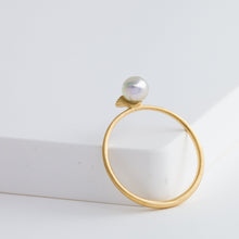Load image into Gallery viewer, Baby Akoya pearl single pearl diamond ring - Kolekto 
