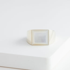 Silver and shell signet ring - Kolekto 