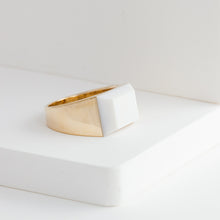 Load image into Gallery viewer, Chalcedony signet ring - Kolekto 
