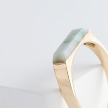 Load image into Gallery viewer, Jade signet ring - Kolekto 
