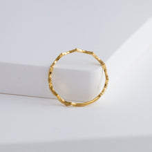Load image into Gallery viewer, Repeat wave ring - Kolekto 
