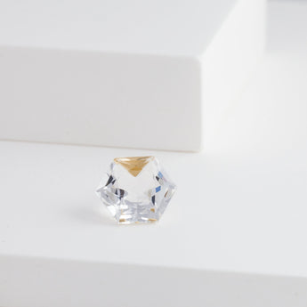 Hexagon quartz stud - Kolekto 