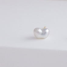 Load image into Gallery viewer, Kidney single white pearl stud - Kolekto 
