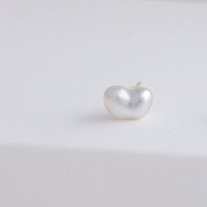 Kidney single white pearl stud - Kolekto 