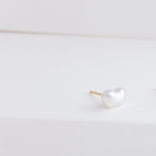 Load image into Gallery viewer, Kidney single white pearl stud - Kolekto 
